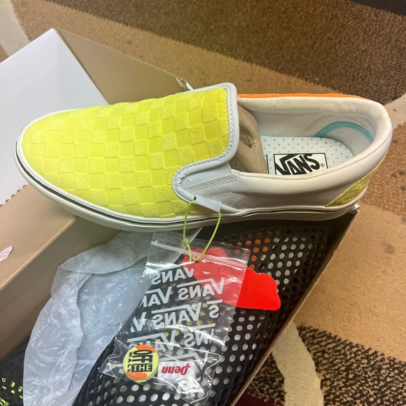 New with box comfycush Slip-On vans yellow - Picture 3 of 3
